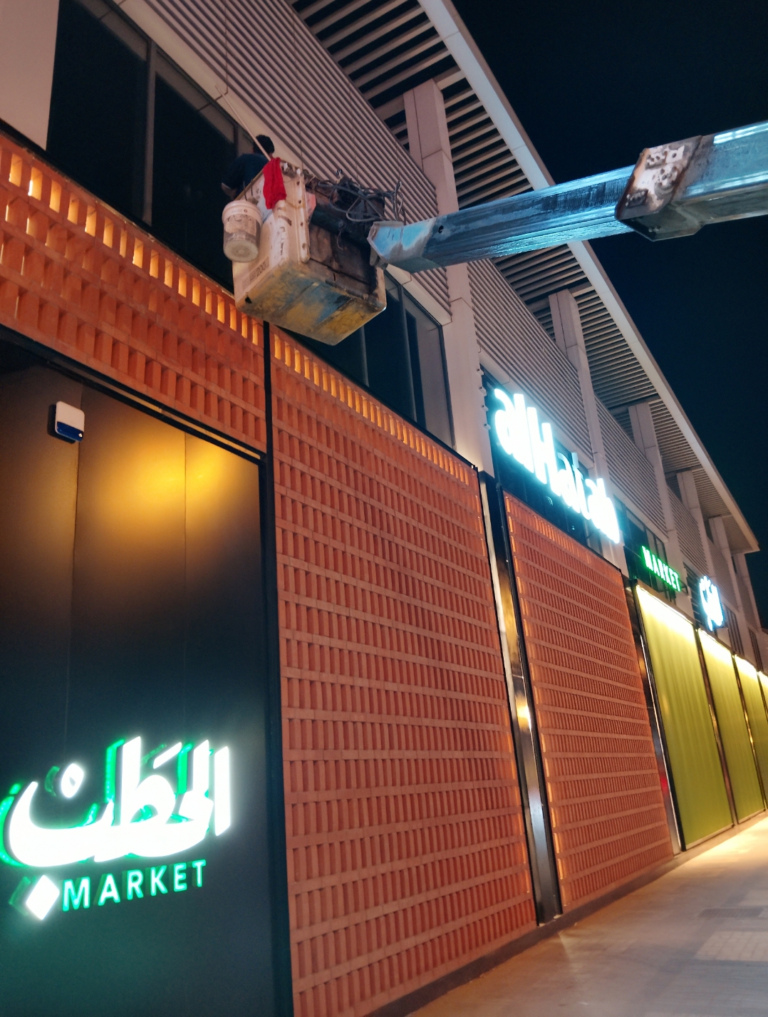 تنظيف واجهات زجاجية قبل وبعد